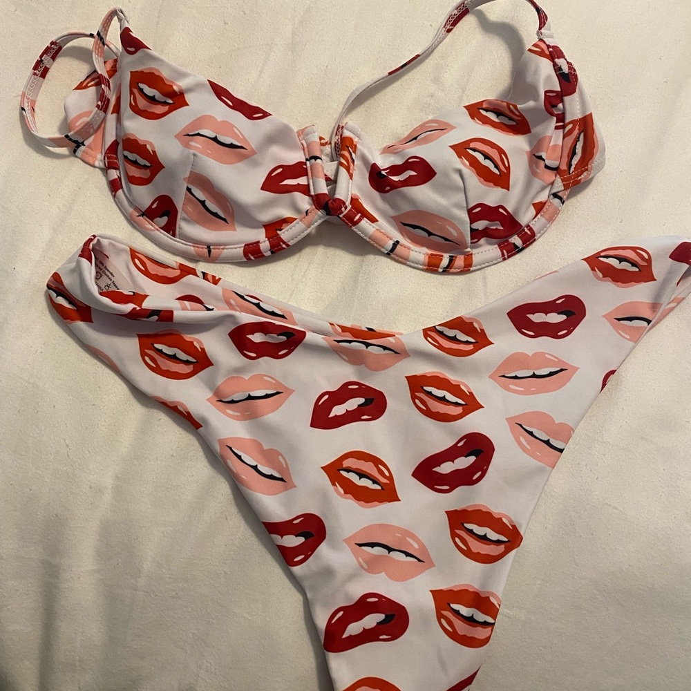 Lips Bikini - Never Worn Size Large